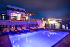 big-1260-playa-blanca-villa-vista-rey-swimming-pool-night