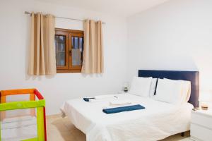 big-1335-playa-blanca-villa-vista-rey-bedroom-2