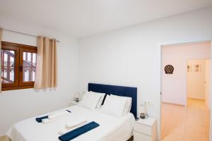 big-243-playa-blanca-villa-vista-rey-bedroom-2