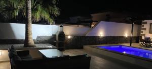 big-playa-blanca-villa-arabella-outdoor-area-at-night
