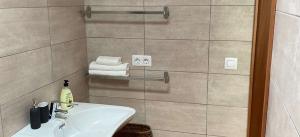 big-playa-blanca-villa-arabella-wheelchair-accessable-bathroom