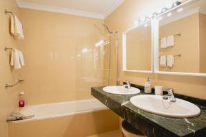 big-playa-blanca-villa-vista-rey-bathroom