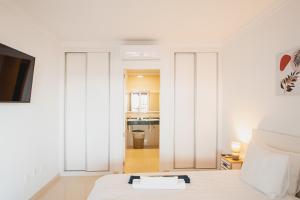 big-playa-blanca-villa-vista-rey-bedroom-with-tv