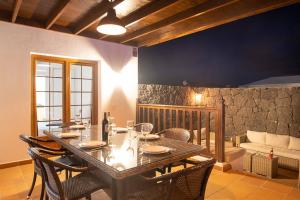 big-playa-blanca-villa-vista-rey-dining-space-night