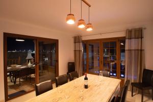 big-playa-blanca-villa-vista-rey-indoor-dining