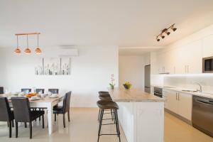 big-playa-blanca-villa-vista-rey-kitchen-area