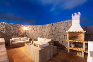 big-playa-blanca-villa-vista-rey-outdoor-barbeque-night
