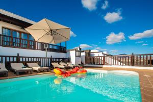big-playa-blanca-villa-vista-rey-swimming-pool