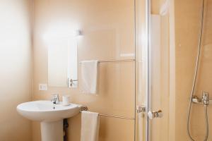 big-playa-blanca-villa-vista-rey-washroom