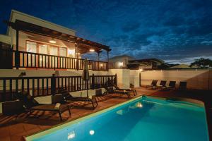 big-vista-princesa-private-heated-pool-night