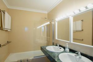 big_vista_reina_bathroom