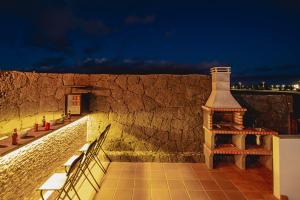 big_vista_reina_outdoor_bbq_night