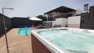 playa-blanca-villa-princessa-hot-tub-lanzarote