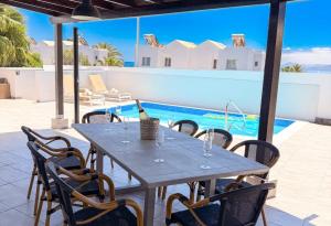 Villa Vista Oceana - Outdoor Dining Area