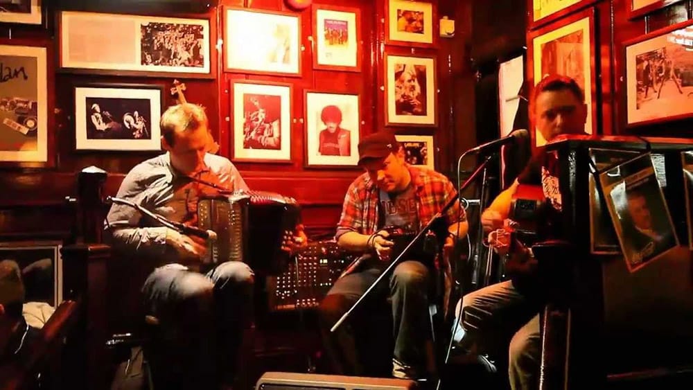 Playa Blanca nightlife band playing in Irish pub